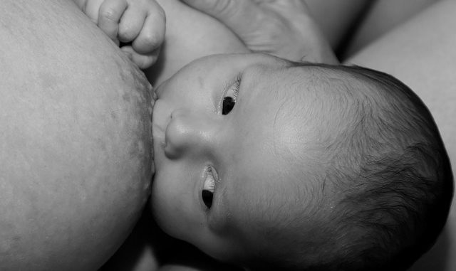 Baby uebergibt sich Baby uebergibt sich