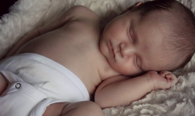Muttermilchstuhl Muttermilchstuhl und Babyurin – wie beides zusammenhaengt