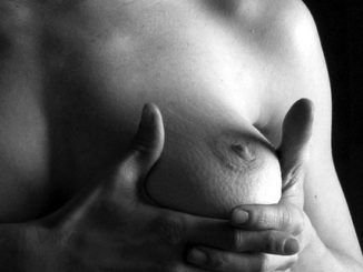 Wenn sich das Baby zu viel Zeit laesst: Schnellere Geburt dank Brustwarzenstimulation