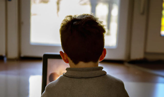 kind-immer-nur-fernsehen Kind will immer nur fernsehen und Tablet